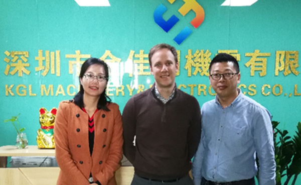 Customer group photo3