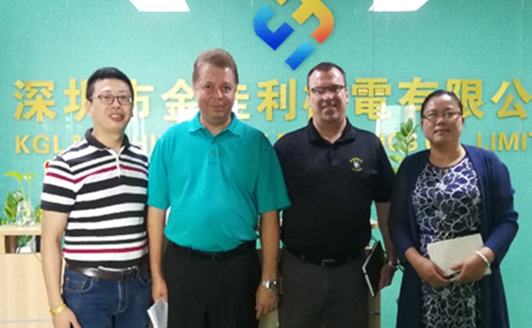 Customer group photo4